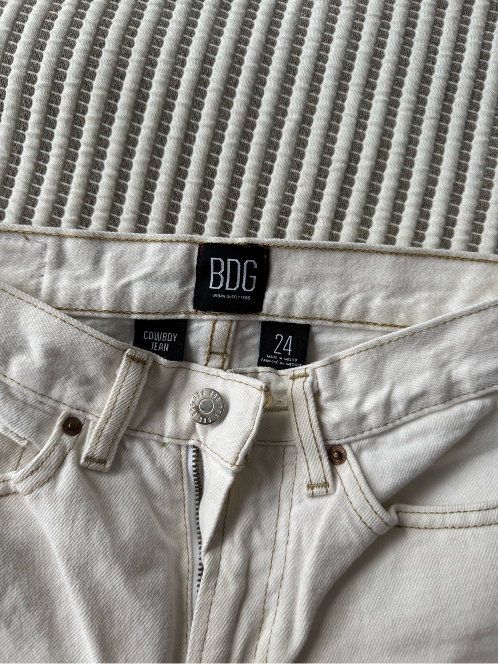 BDG Straight Leg Jeans in Cream - Picture 3 of 4